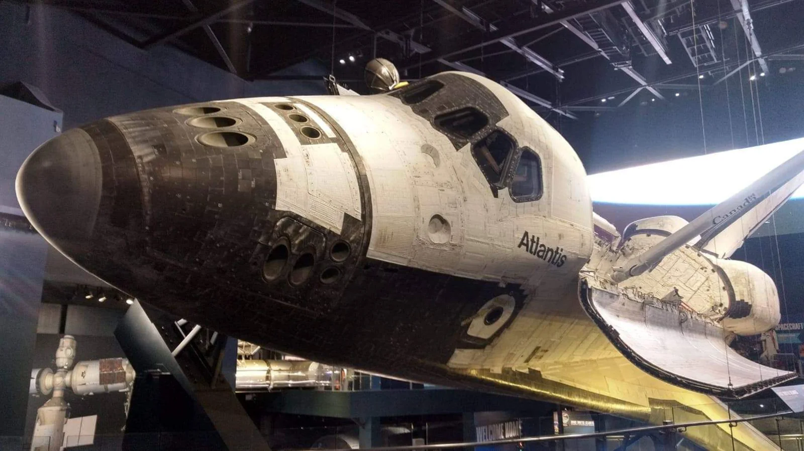La navette spatiale Atlantis exposée au Centre Spatial Kennedy